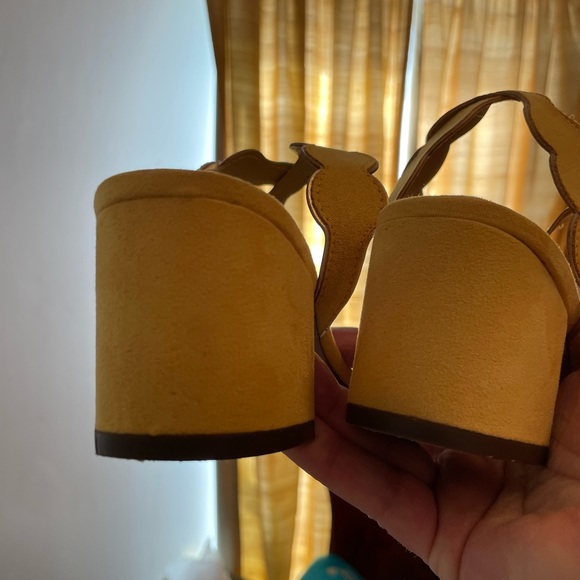Yellow gold sandals Unisa suede EUC size 6.5.  Heel 2.5. Smoke/pet free home. - Picture 5 of 10